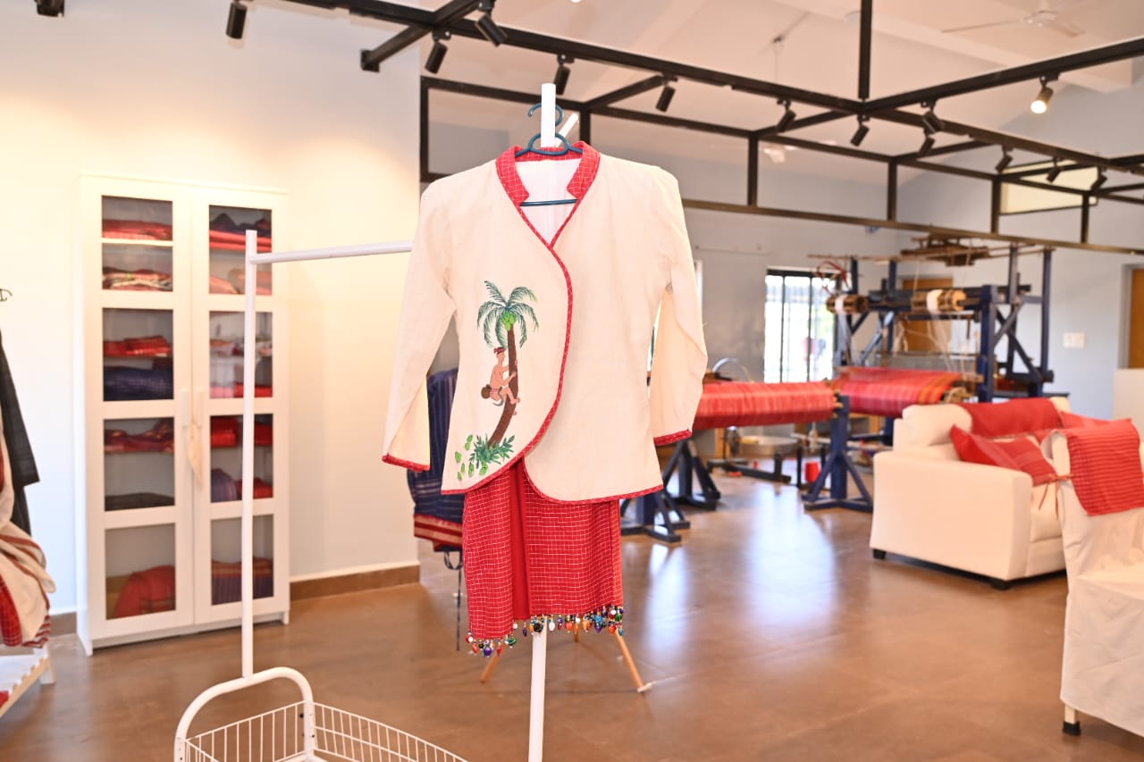 Kunbi textile and clothing displayed in the weaving space